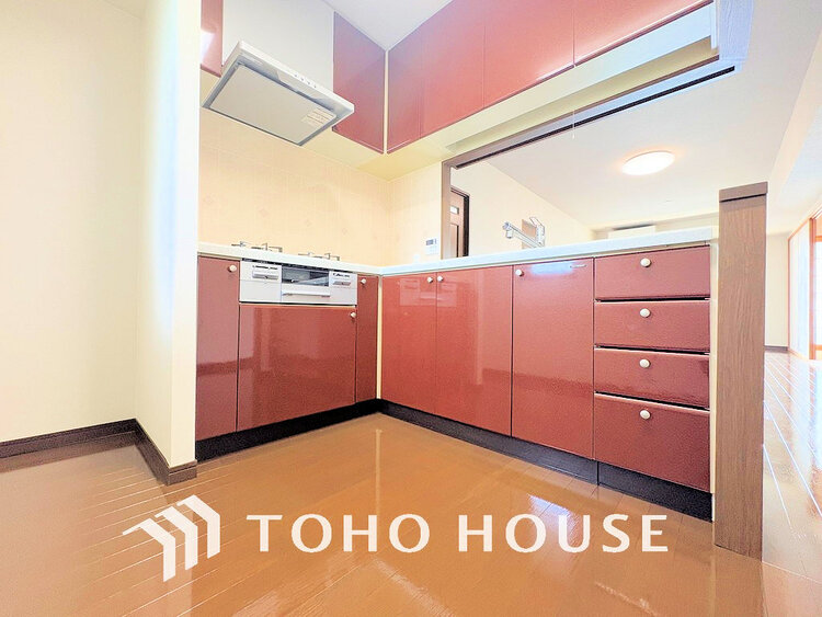 キッチン 落ち着きのあるカラーで統一された清潔感と気品が溢れるキッチン