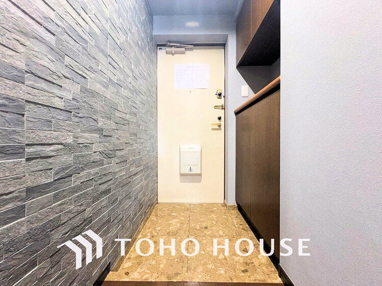 玄関 落ち着いた雰囲気の玄関、家族の帰りを暖かく迎えてくれます