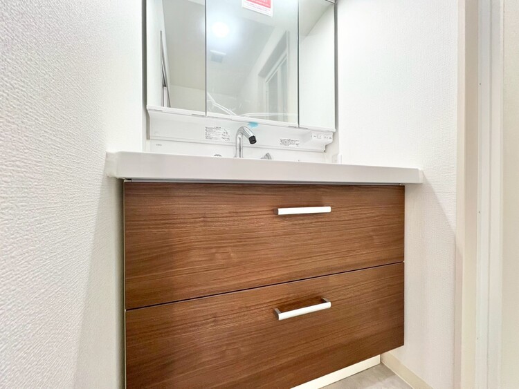 その他 清潔感を感じられる洗面化粧台。