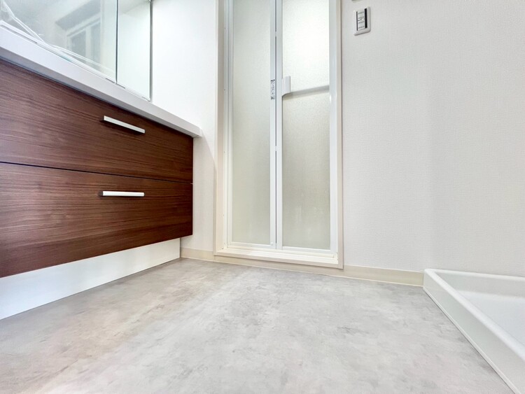 その他 十分な広さの脱衣所。