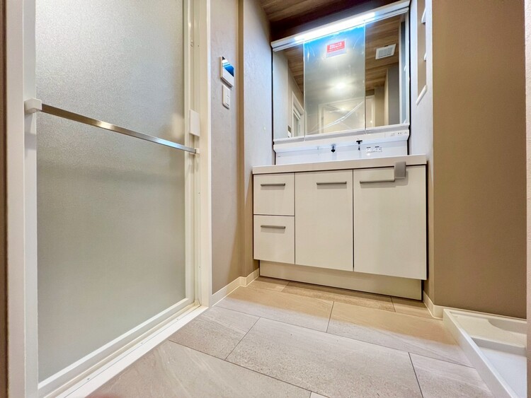 その他 十分な広さの脱衣所。