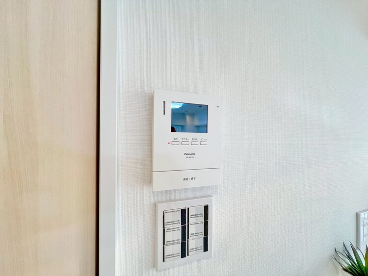 その他 誰が来てもわかる様にモニター付きインターホンを設置。