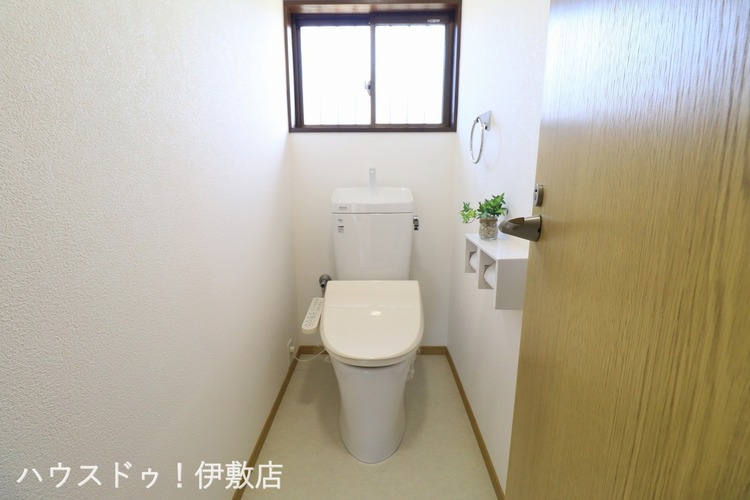 その他 【トイレ】ウォシュレット機能付きトイレです！タオルリングやペーパーホルダーも完備です