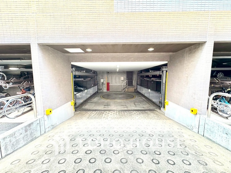 駐車場 【PARKING】◆愛車を◆安全に駐車できる駐車場がございます。