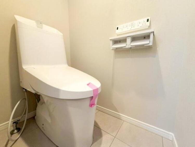 トイレ ウォシュレット、保温機能付き便座など充実の設備です　お掃除がしやすくストレスフリー！！