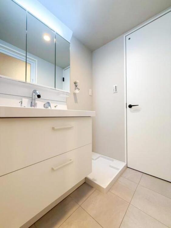 洗面 使用頻度の高い場所だからこそ便利な空間に。多人数での使用も考えた便利な空間です