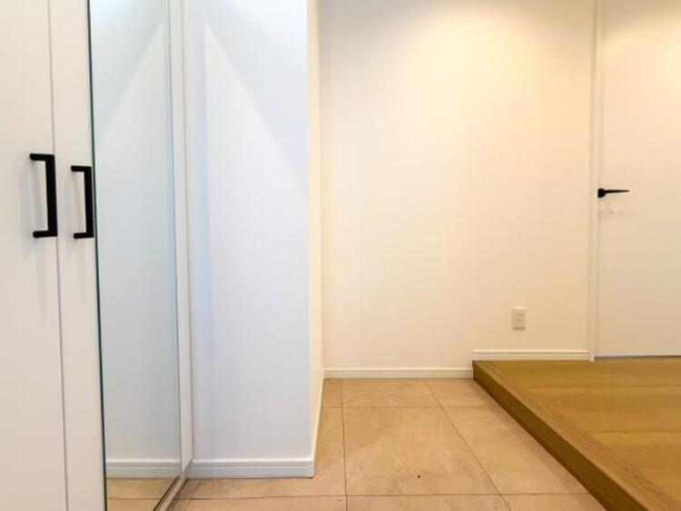 その他 【玄関】多くの人を迎えるから心地のよい空間にしたいですね。　玄関周りをスッキリとできる大容量収納