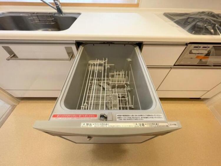 キッチン ビルトイン食洗機で食後の負担を軽減。高温洗浄と乾燥で、手洗いより清潔・快適、経済的です。 