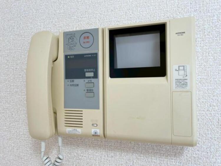 設備 お子様のお留守番時も、鍵の開錠前に確認ができ安心のモニターインターホン。 