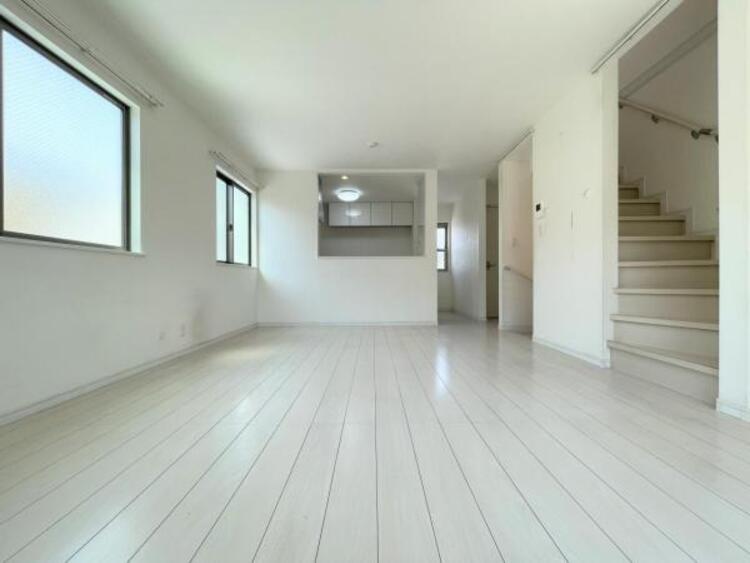 その他 ●〇一日の中で多くの時間を過ごすことになる住まいだからこそ、いつも穏やかな空間であるように心掛けています。構成する建材などへの配慮が、住まう方の健康を守ります。小さなお子様がいるご家庭でも安心です〇●