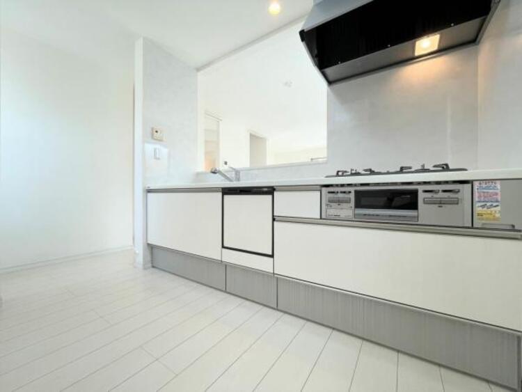 その他 ●〇家族で並んでクッキング。皆でわいわい楽しく作るお料理は愛情たっぷりのごちそうに。キッチンで過ごす家族時間は大人になっても心に残る素敵なオンリーワンの思い出に。食後の片付けも苦にならない空間です〇●