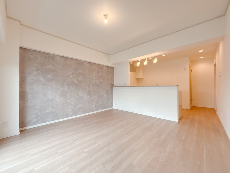 居間 居心地の良い空気感は、暮らしのステージを彩り、心からのやすらぎと満足感を与えてくれます。