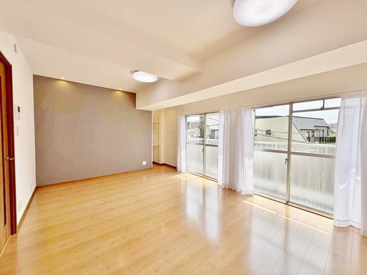 居間 飾り過ぎないシンプルな内装と偏り過ぎないデザインで統一しました。