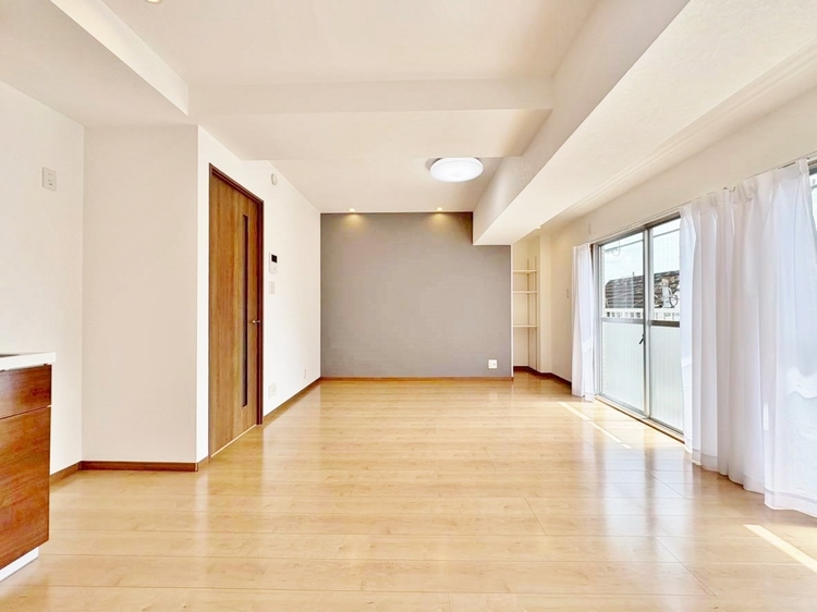 居間 快適に過ごす毎日を求めて、暮らしの中でご自身の「マイホーム」に創り上げて下さい。