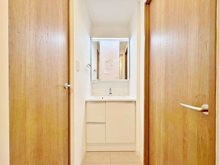 洗面 何かと物が増える場所だからこそ、スッキリと見映えの良い空間に。