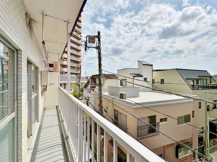 バルコニー 暮らしの中で、光と風を演出してくれるバルコニー。