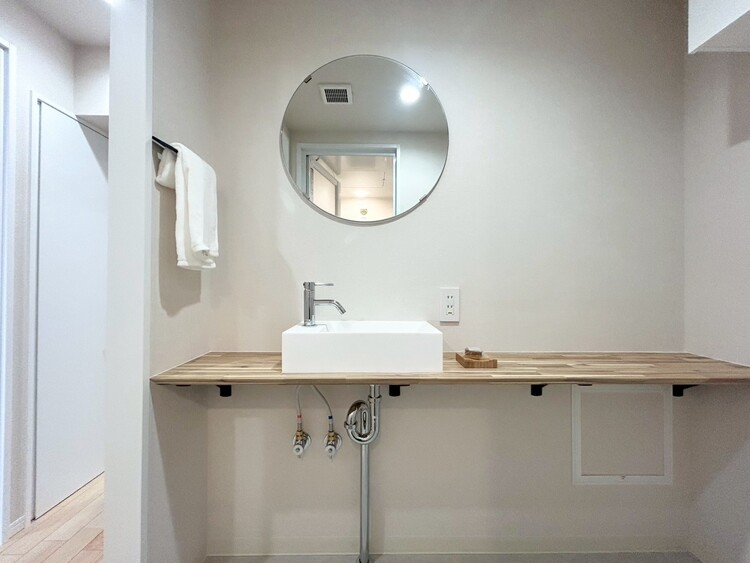 その他 清潔感を感じられる洗面化粧台。