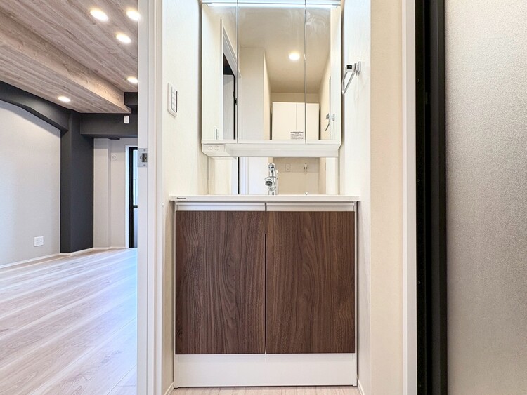 その他 清潔感を感じられる洗面化粧台。