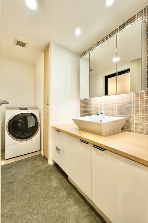 その他 清潔感を感じられる洗面化粧台。