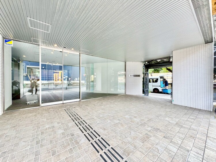 その他 上質感漂う玄関アプローチです。