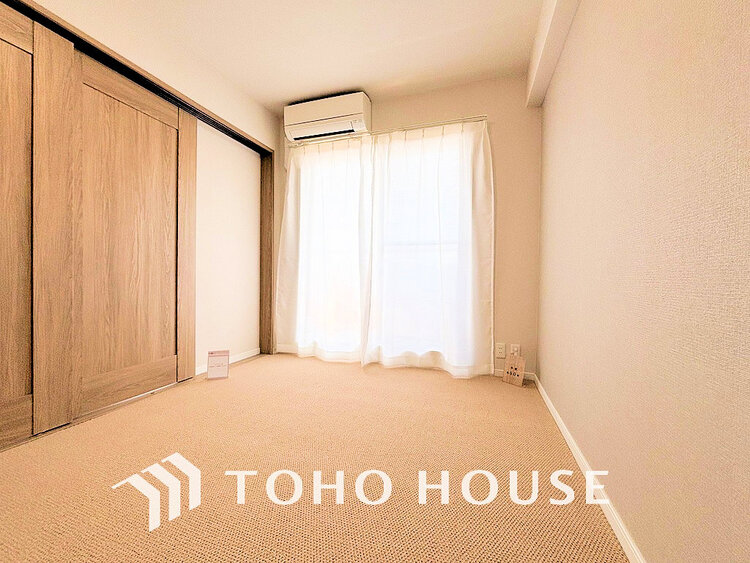 内装 採光もある洋室は、くつろぎのひと時を過ごすのにぴったり