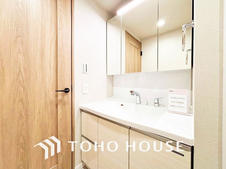 洗面 清潔感のある洗面室で朝の身支度を