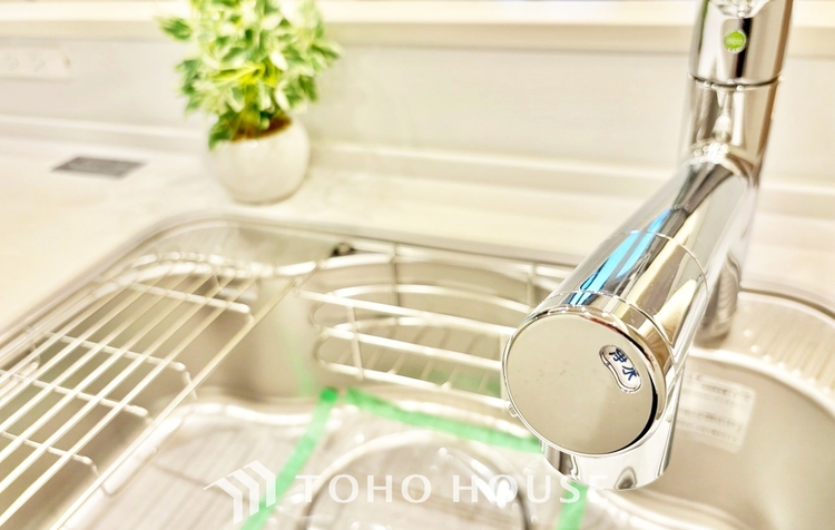 内装 ◆海の向こうへ沈む夕日◆オレンジ色の光は大人になった今の僕にはわかる。1日の終わりを伝えに来たわけではなく、また明日が来る方へ導いてくれた事を。