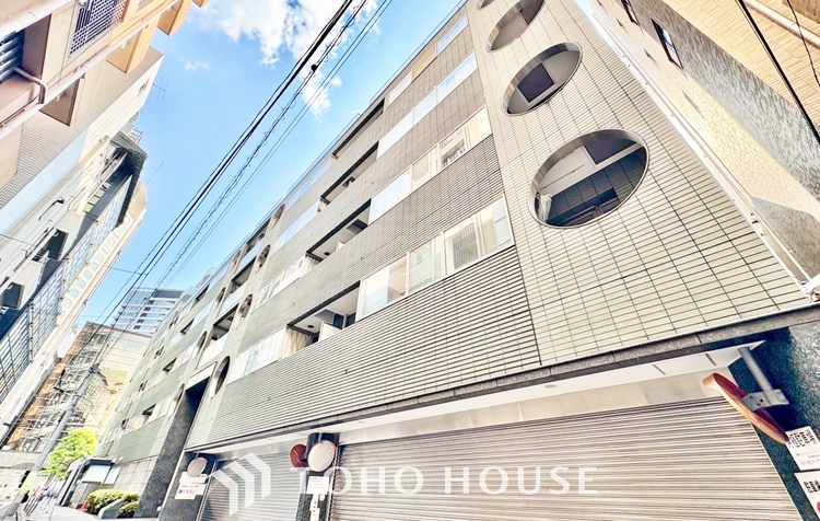 外観 ◆水面に映る◆紅葉を纏った山々を眺め、美しさのあまり感嘆のため息を漏らした事は無いだろうか。いつしか忘れかけていた自然の美しさと力強さを思い出させてくれる、そんな景色がここにもある。