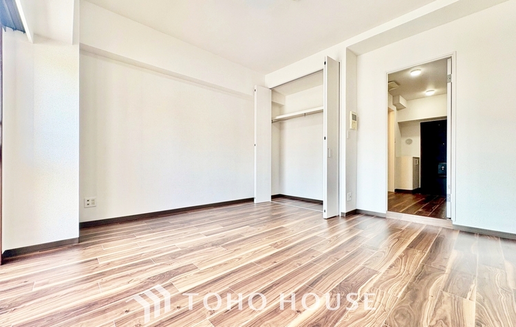 内装 ◆窓を開けると◆冷涼な風、そよぐリビング。だんらんの場所はここから始まり、ここで終わる。家族の笑顔が集う素敵な場所だから、こだわり抜いた思いが詰まっているのだと思う。