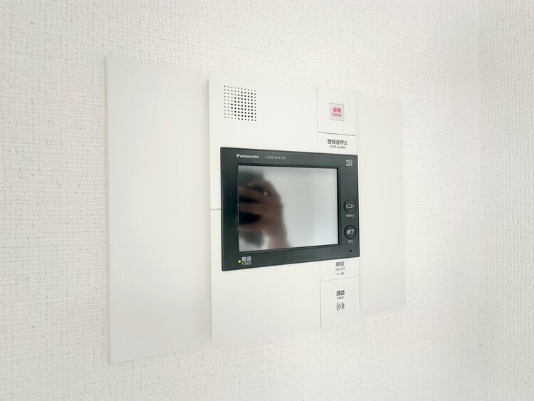 設備 誰が来てもわかる様にモニター付きインターホンを設置。