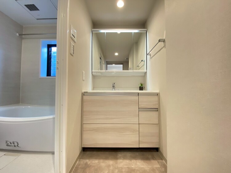 洗面 清潔感を感じられる洗面化粧台。