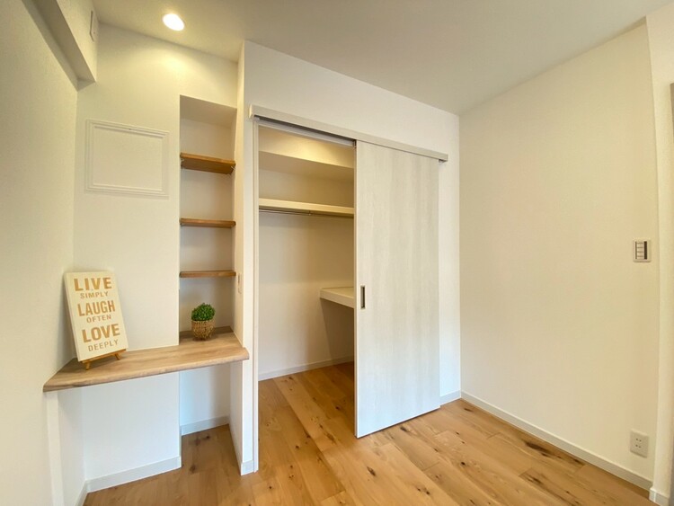 収納 家電やスーツケース、ストック品など何でも片付く嬉しい空間です。