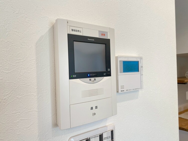 設備 誰が来てもわかる様にモニター付きインターホンを設置。