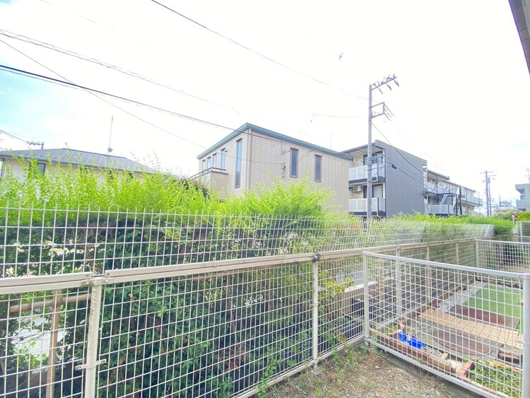 バルコニー 陽当たり・通風・開放感に恵まれた環境です。