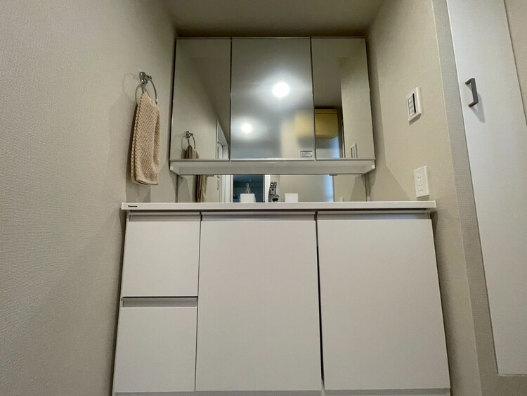 その他 清潔感を感じられる洗面化粧台。