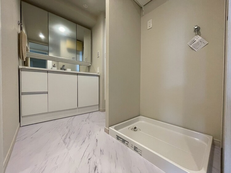 その他 十分な広さの脱衣所。