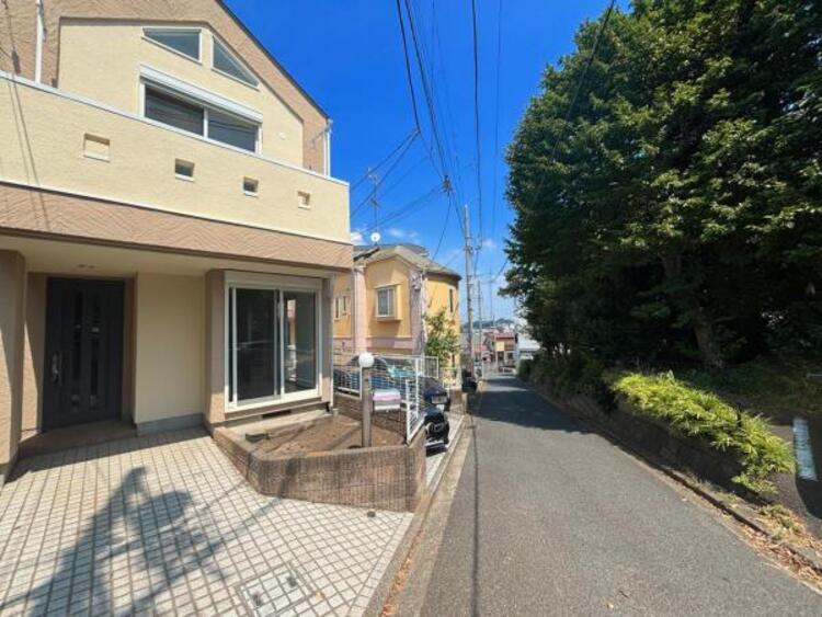 その他 ●〇光と風が行わたる開放感あふれる邸宅　春には気持ちの良いそよ風、冬には朝の暖かな光　季節の移り変わりを感じる暮らしを実現。四季の移ろいを感じる事ができる住宅は生活に潤いを与え、豊かな心を育みます〇●