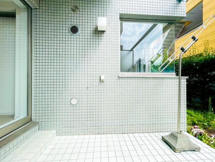 バルコニー 【バルコニー】太陽の光と爽やかな風を受けられるバルコニーです。太陽の匂いを感じられそうです！