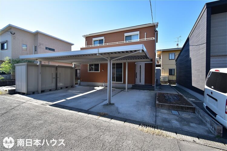 外観 東向き道路【敷地面積151.84m2(45.93坪)】駐車3台！2台分のカーポート有り！