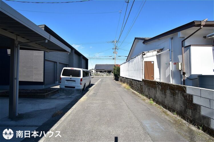 外観 【前面道路】東向きの前面道路です！通り抜けのない道路で静かな住環境です♪