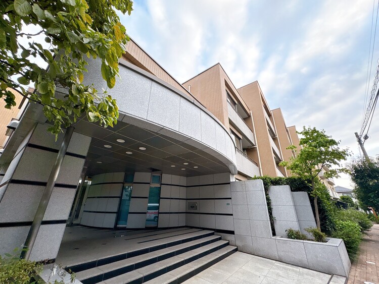 エントランス 外と内をつなぐエントランスは、まさに顔となる場所。