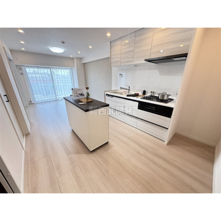 居間 ＬＤＫは家族みんなの快適空間です。お食事したりおしゃべりしたり、家族の絆を育むセントラルスペースです。