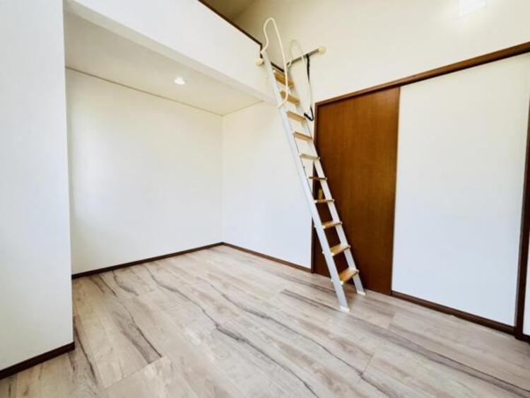 設備 ロフト　収納スペースとしてはもちろん、寝室など多様に利用できるロフト。居室との一体感を保ちつつも独立した空間は隠れ家的な要素もあり、趣味のスペースや書斎としてもご活用いただけます。