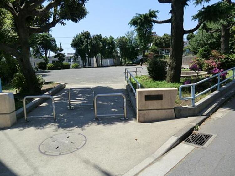 周辺 松見八幡公園　30ｍ