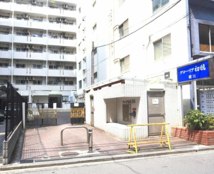 エントランス 居住者の帰り、訪れる方を優しく迎えてくれるエントランスです。