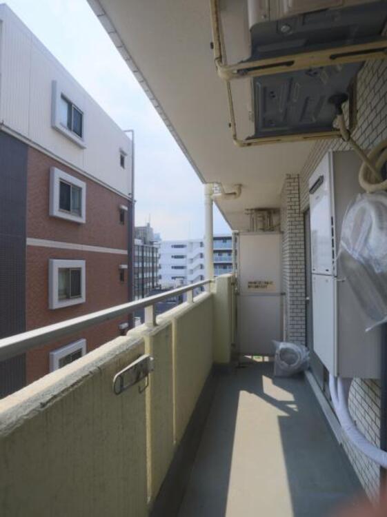 その他 バルコニー　心地よい風や陽光を楽しめるバルコニー。洗濯物を干すだけでなく、アイデア次第で多彩にお楽しみいただけます。