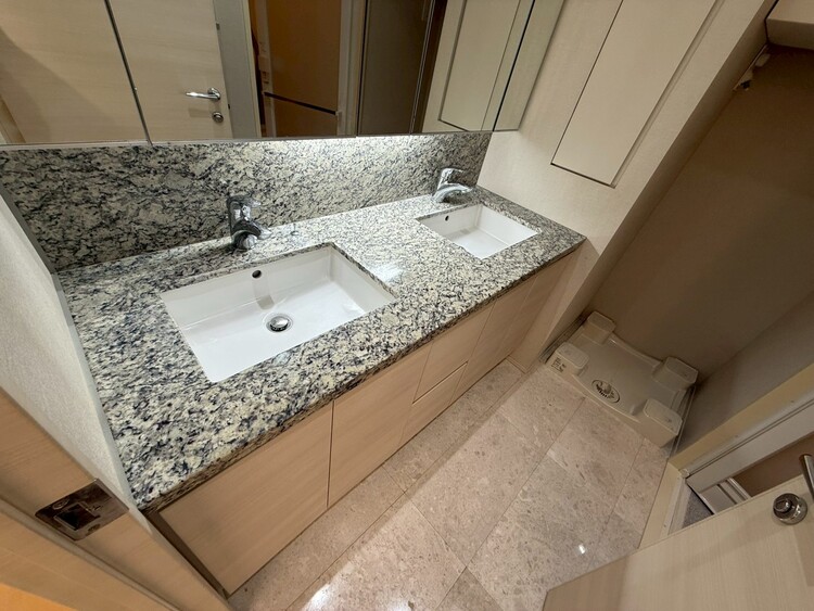 その他 清潔感を感じられる洗面化粧台。