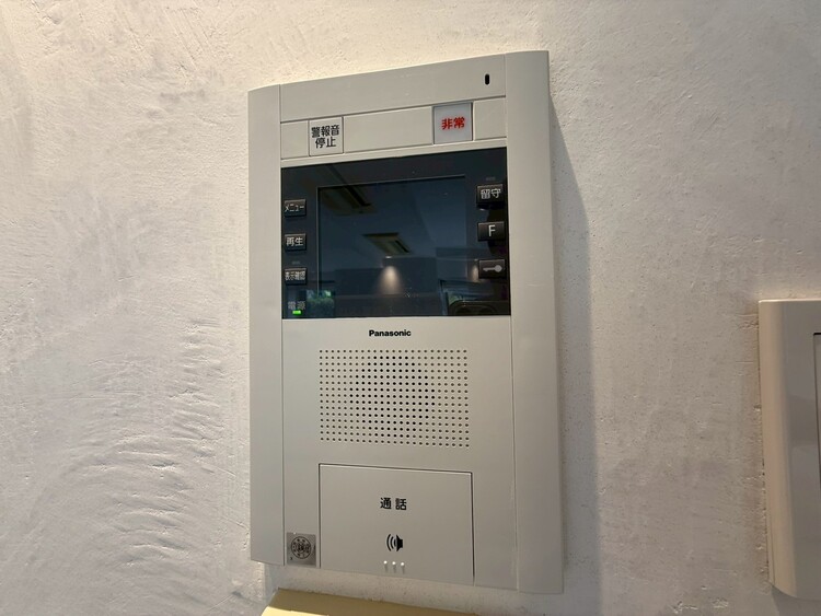 その他 誰が来てもわかる様にモニター付きインターホンを設置。