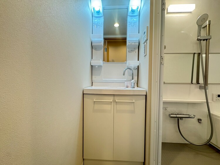 その他 清潔感を感じられる洗面化粧台。