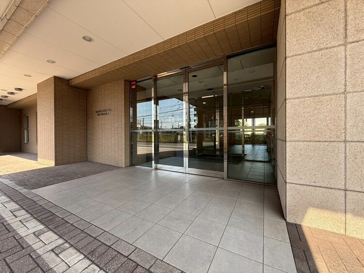 その他 上質感漂う玄関アプローチです。